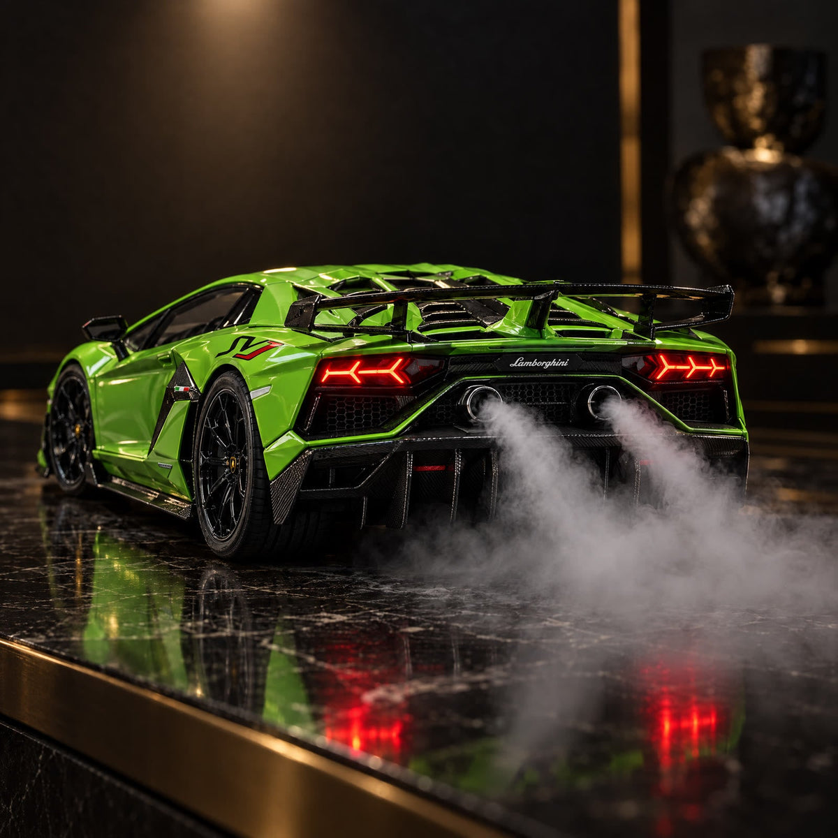 Motor Mist Lamborghini Aventador SVJ mit Nebel